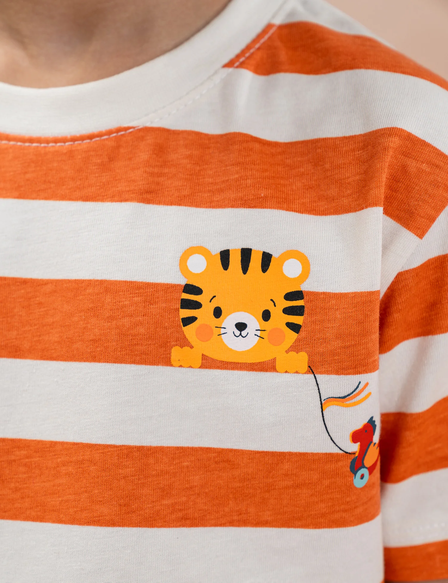 STRIPED GRAPHIC T-SHIRT - Image 2