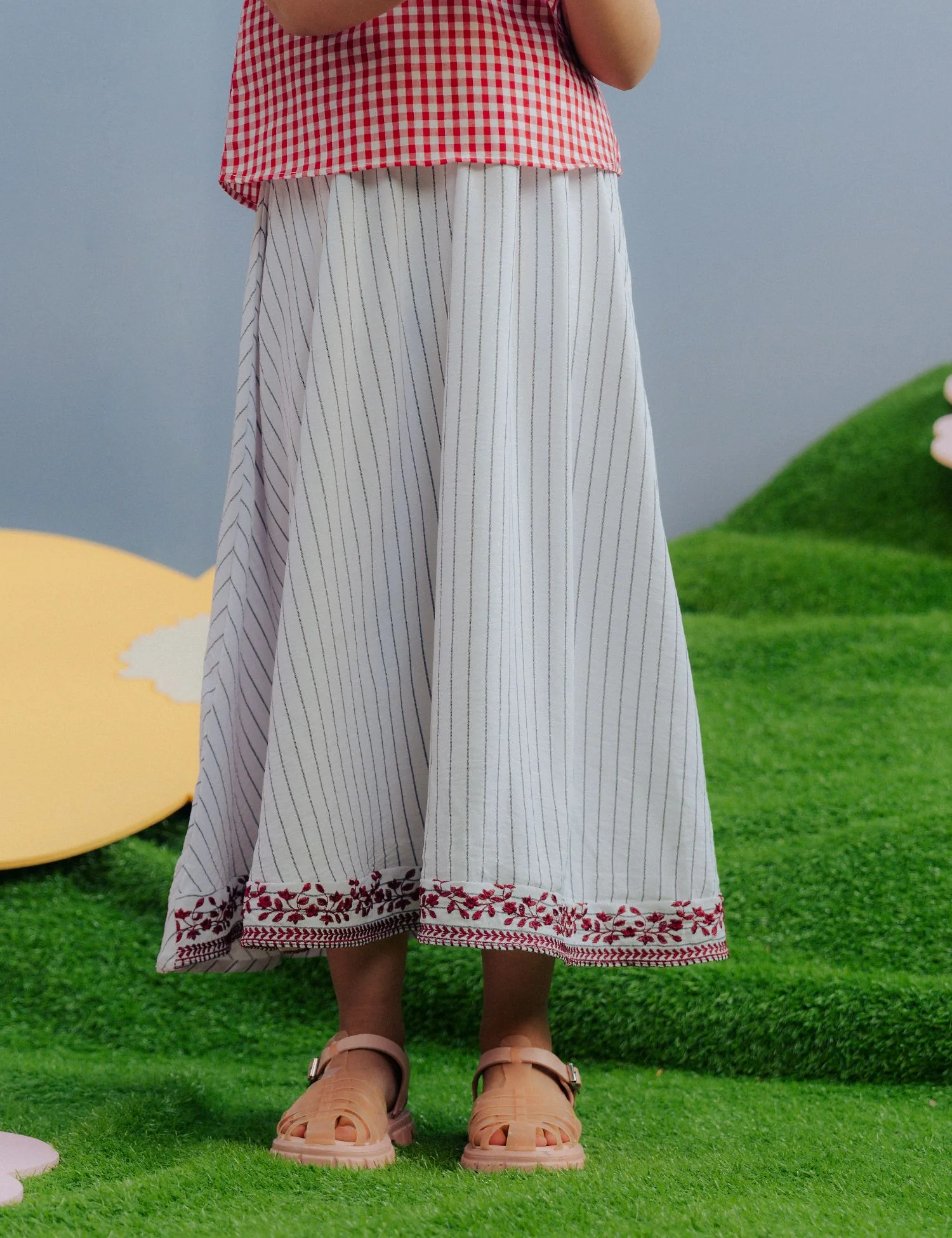 2 PIECE CHECKERED EMBROIDERED SUIT - Image 3