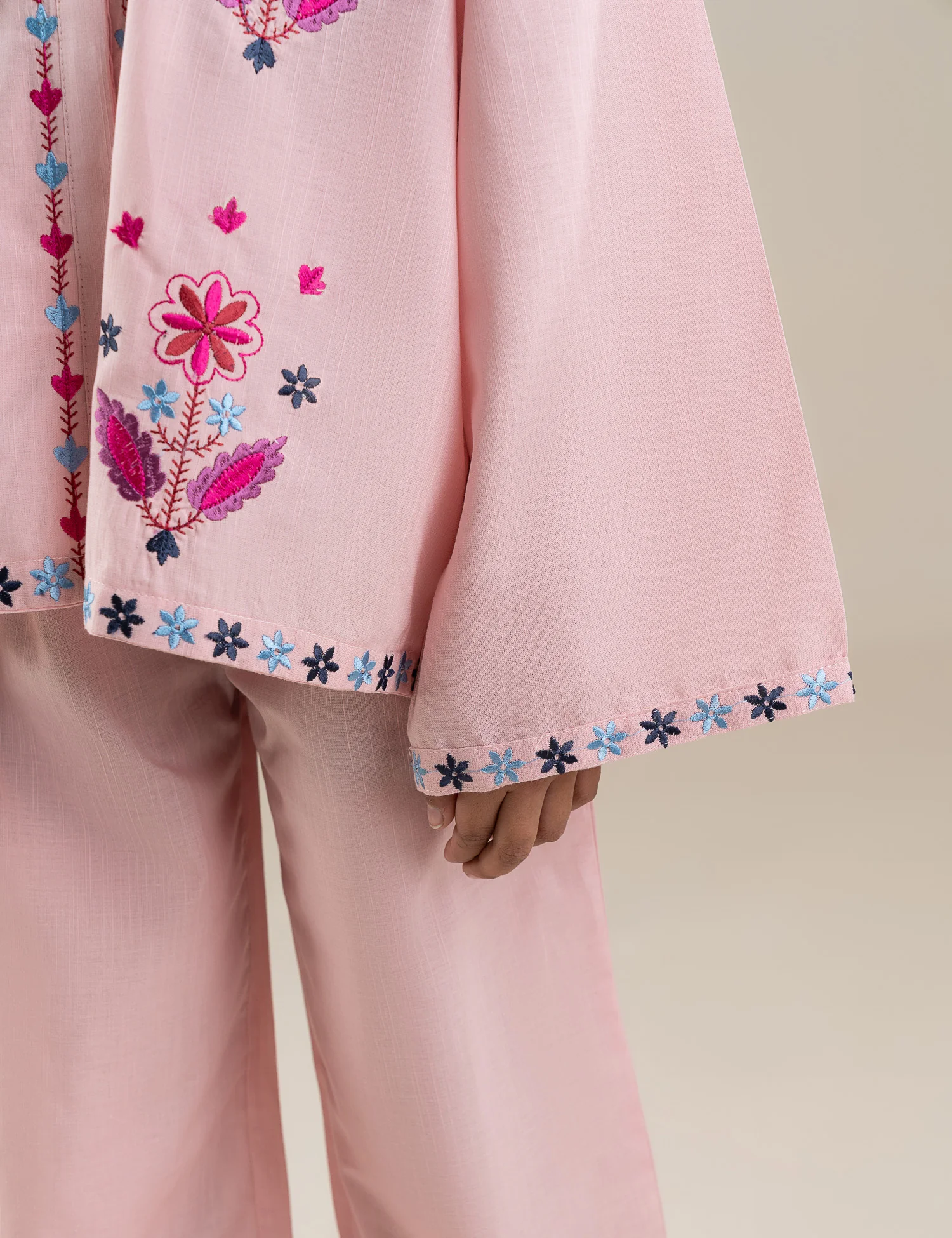 2 PIECE FLORAL EMBROIDERED SUIT - Image 4