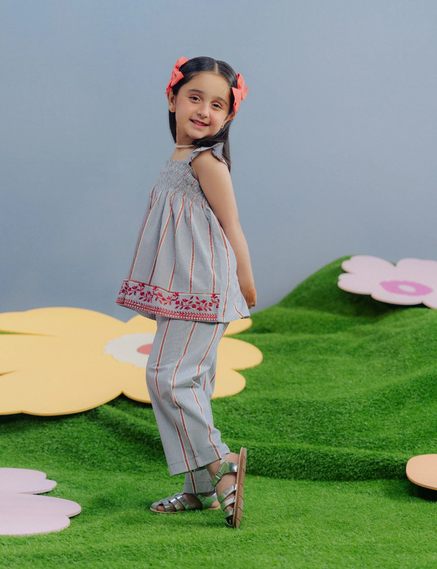 2 PIECE STRIPED EMBROIDERED SUIT - Image 4