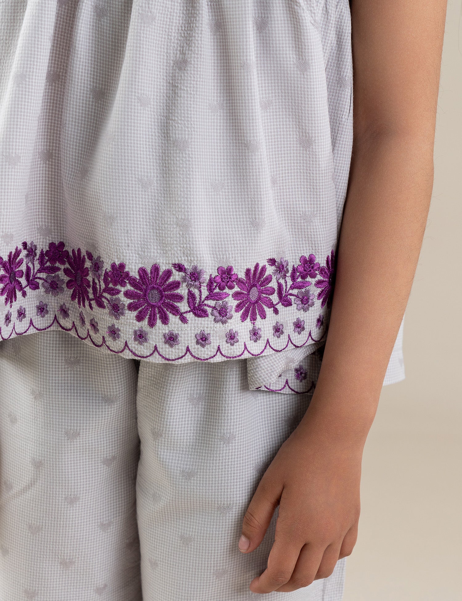 2 PIECE FLORAL EMBROIDERED SUIT - Image 3
