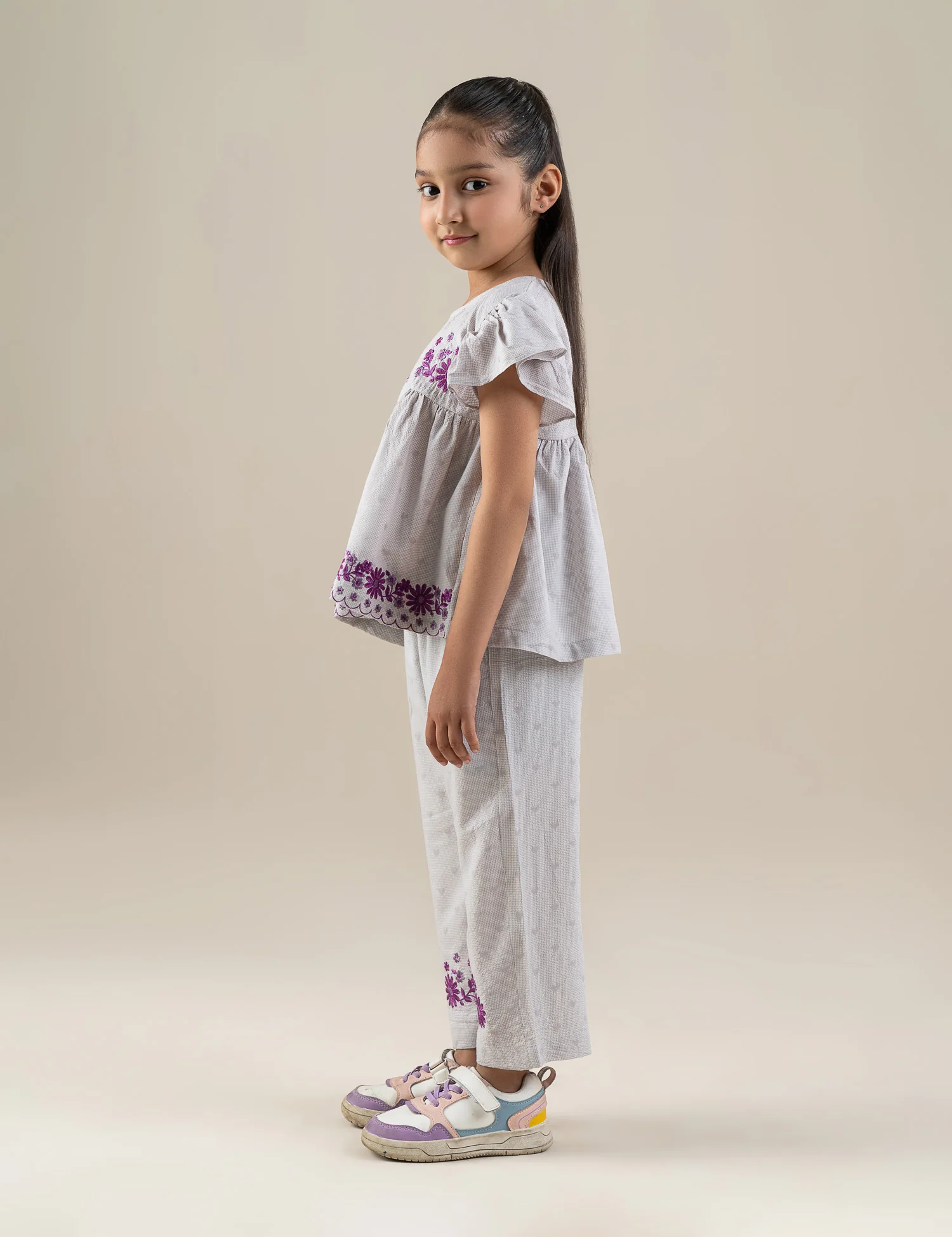 2 PIECE FLORAL EMBROIDERED SUIT - Image 4