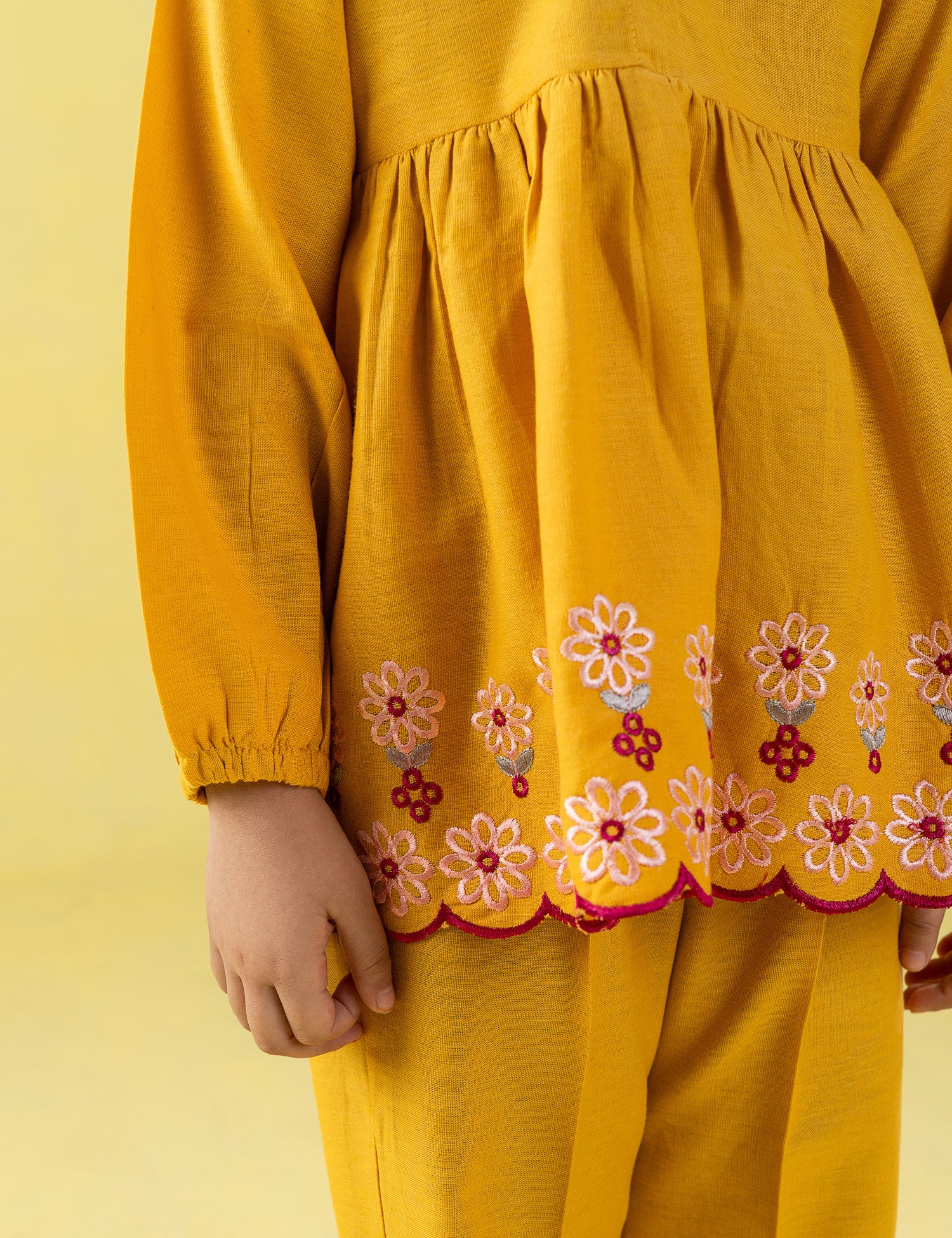 2 PIECE FLORAL EMBROIDERED SUIT - Image 3