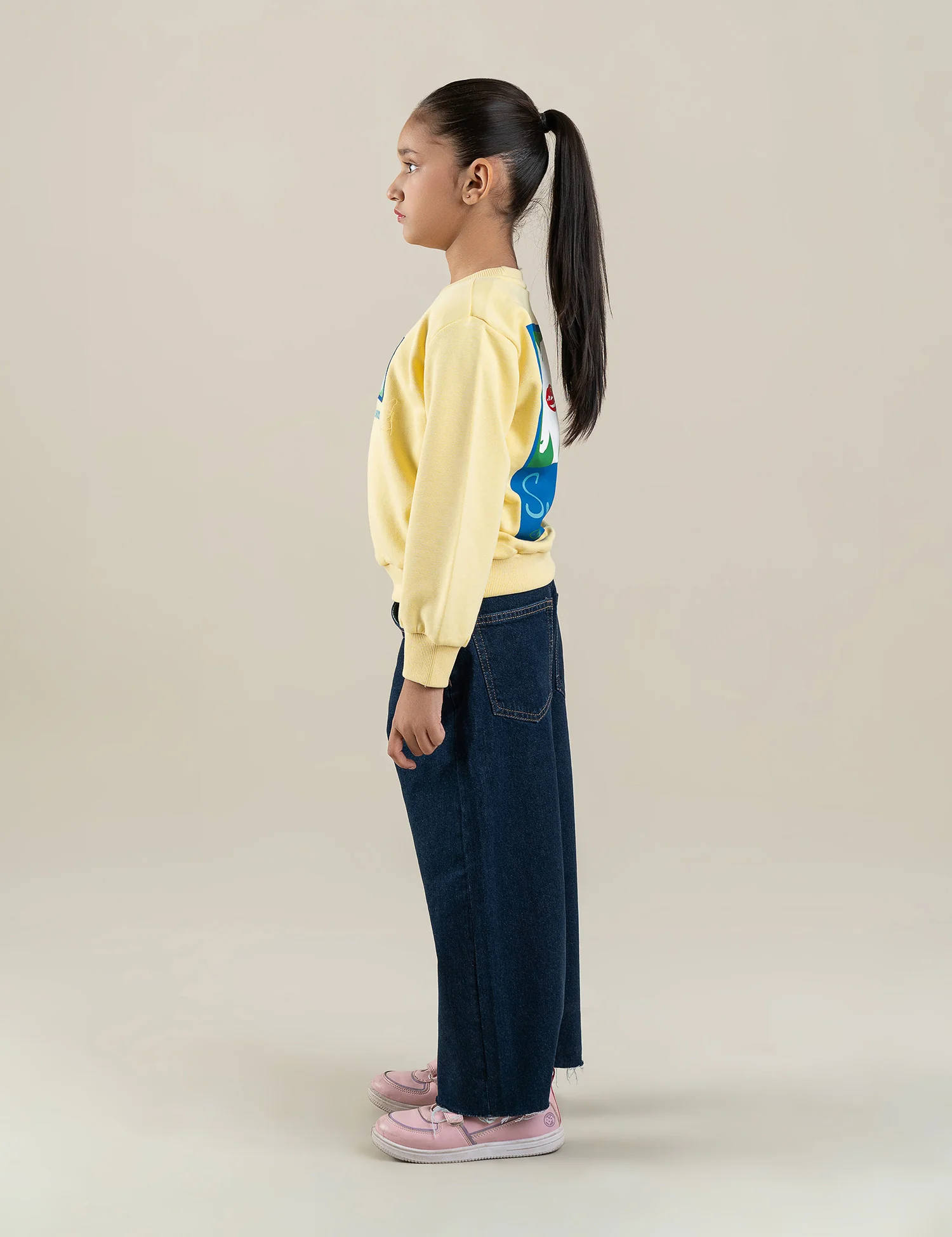 SECRET BLOOMS GRAPHIC SWEATSHIRT - Image 3