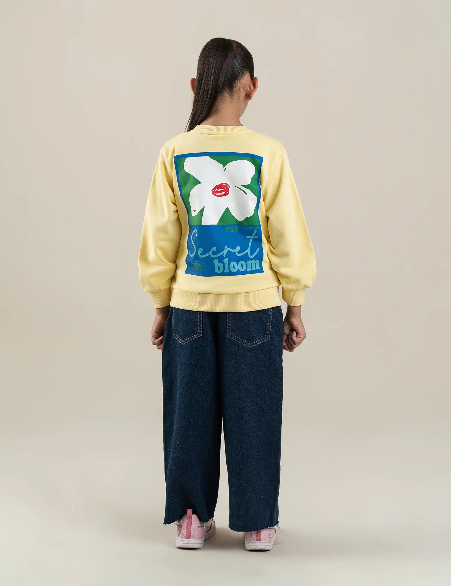 SECRET BLOOMS GRAPHIC SWEATSHIRT - Image 4