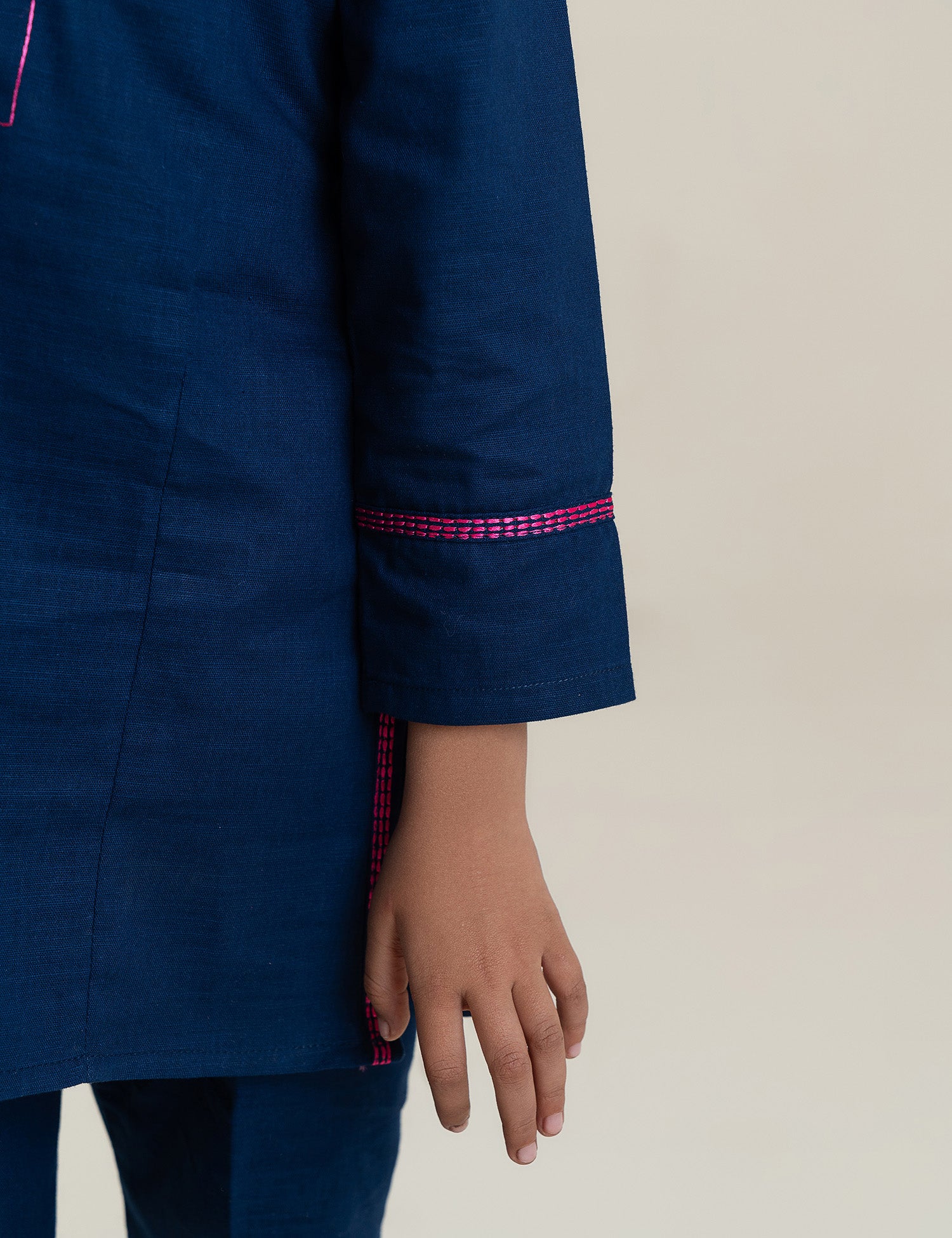 2 PIECE CONTRAST EMBROIDERED SUIT - Image 3