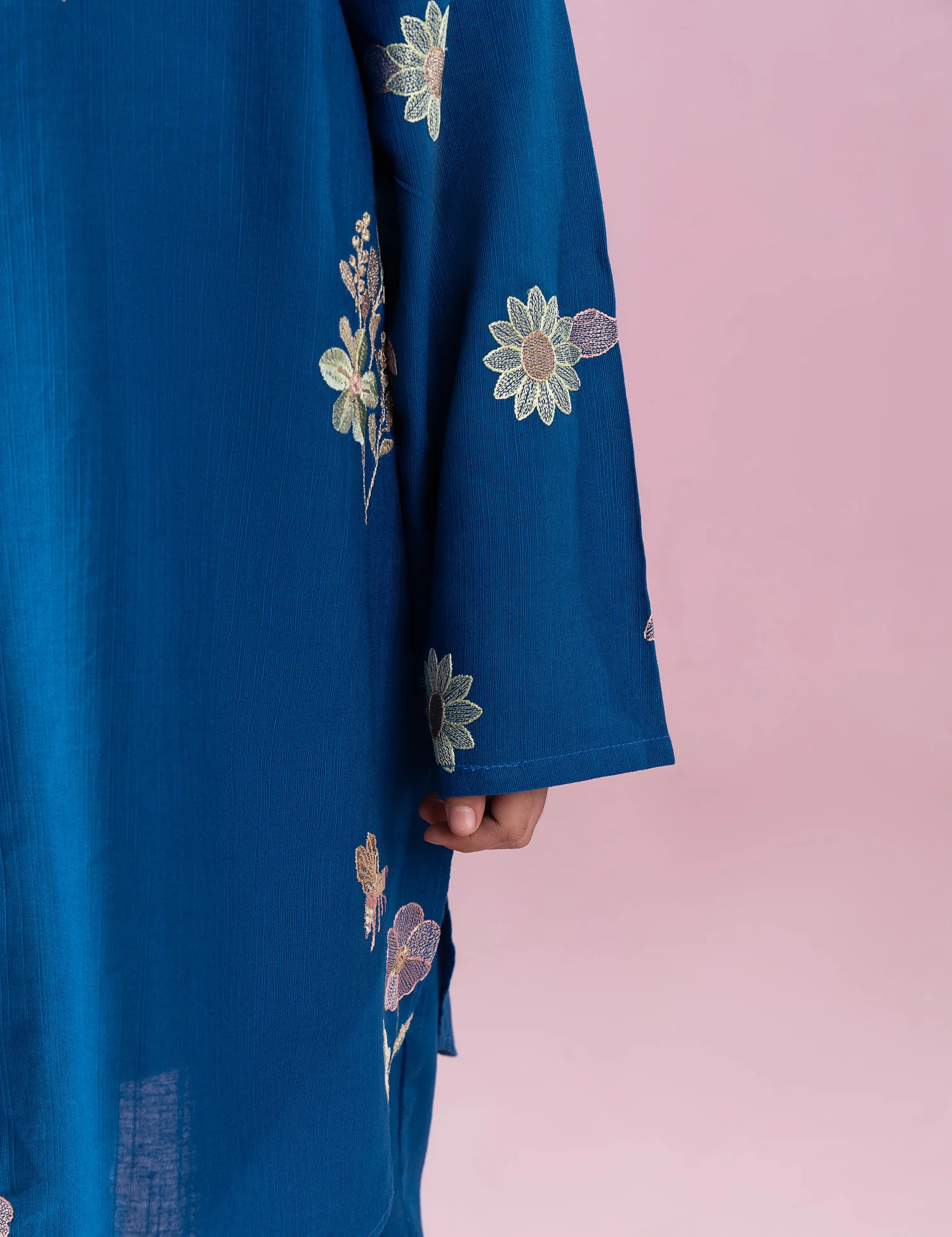 2 PIECE FLORAL EMBROIDERED SUIT - Image 3