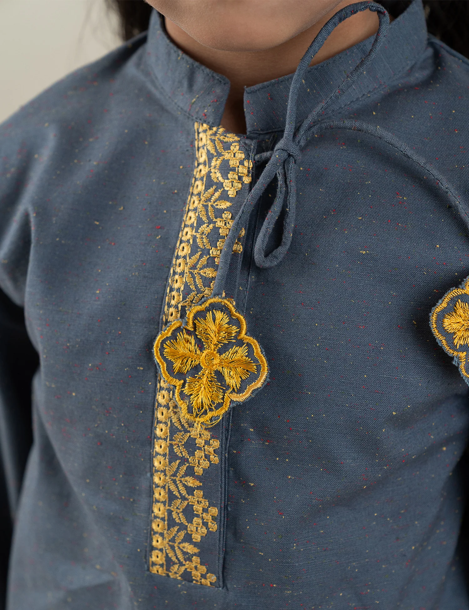 2 PIECE CONTRAST EMBROIDERED SUIT - Image 2