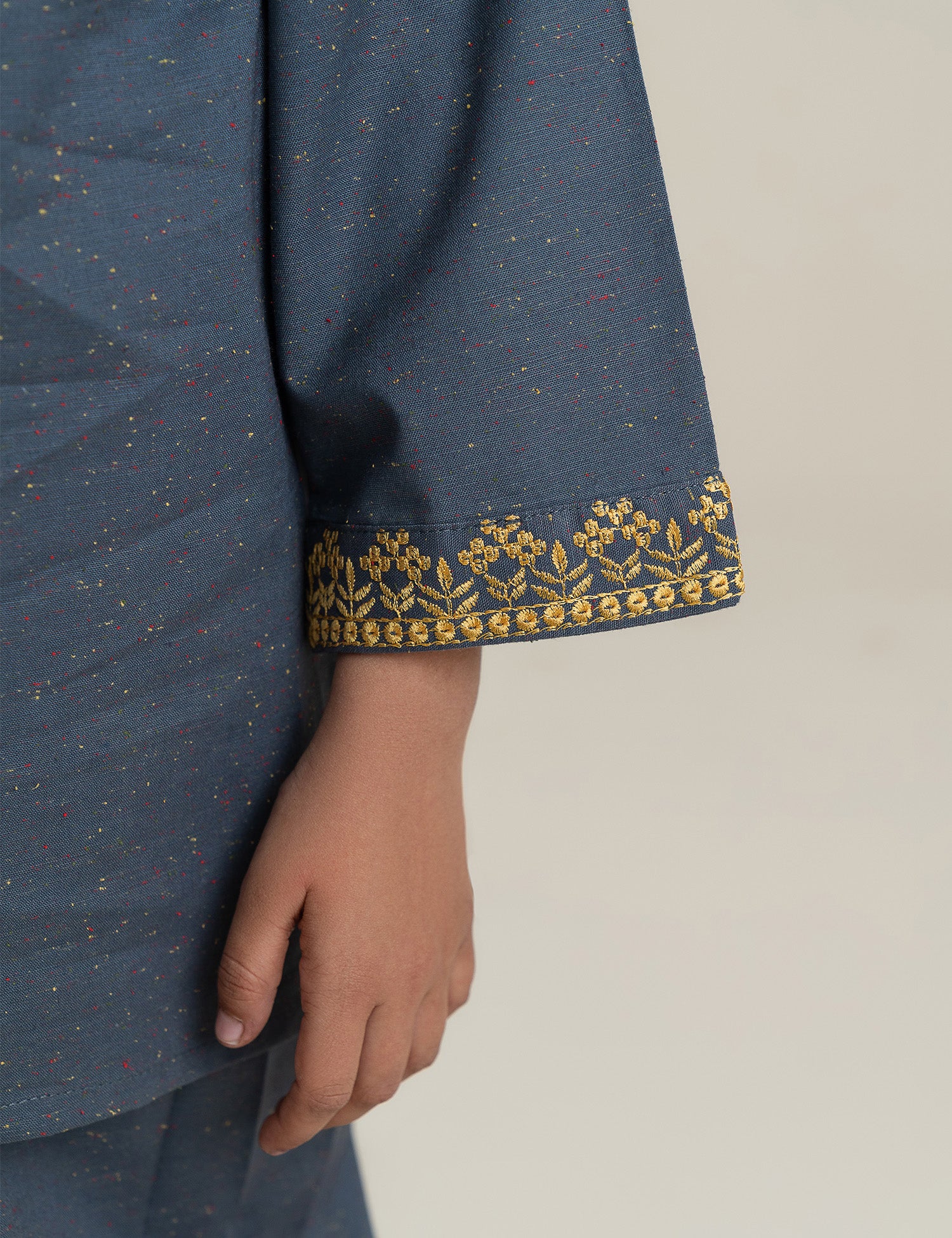 2 PIECE CONTRAST EMBROIDERED SUIT - Image 3