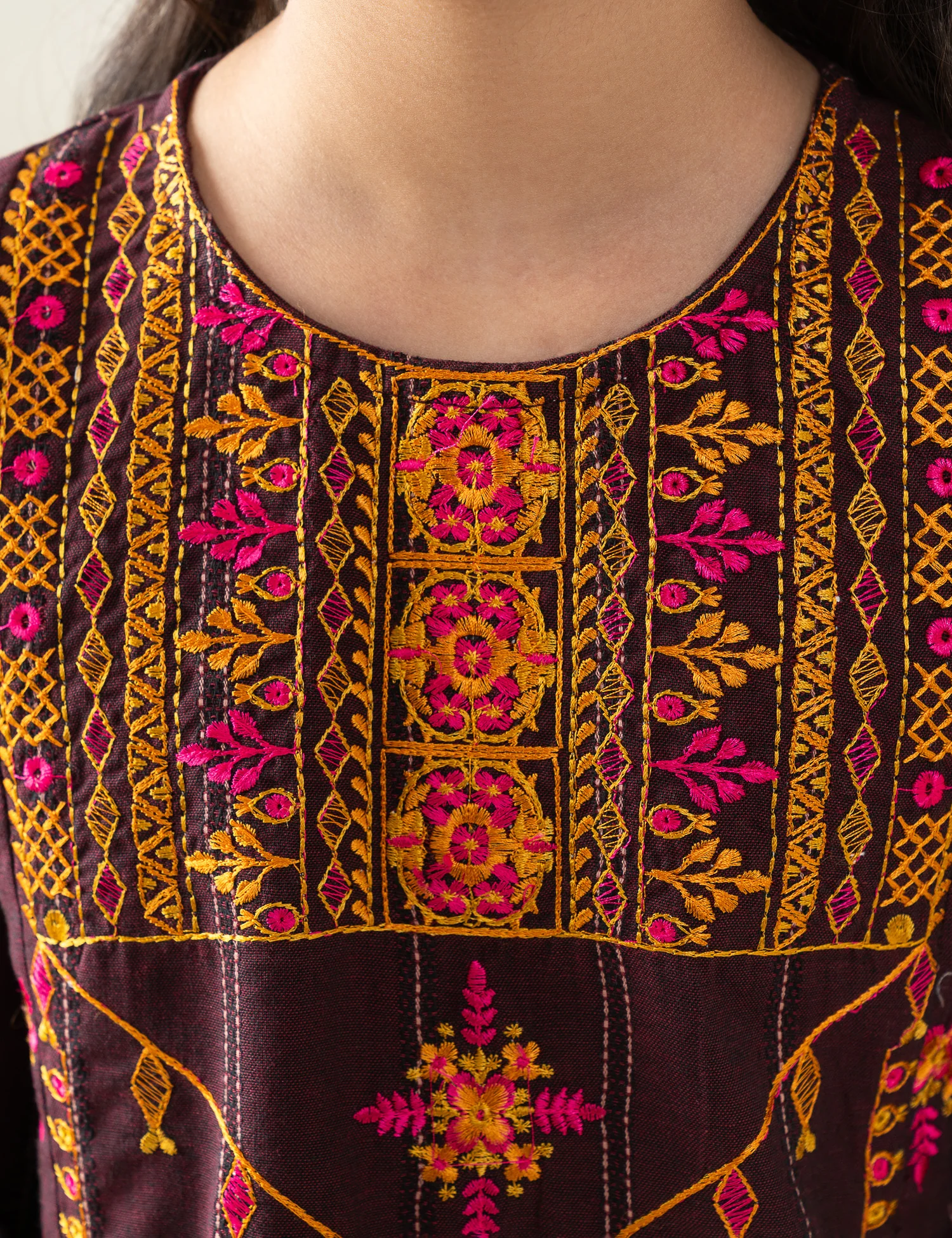 2 PIECE FLORAL EMBROIDERED SUIT - Image 2