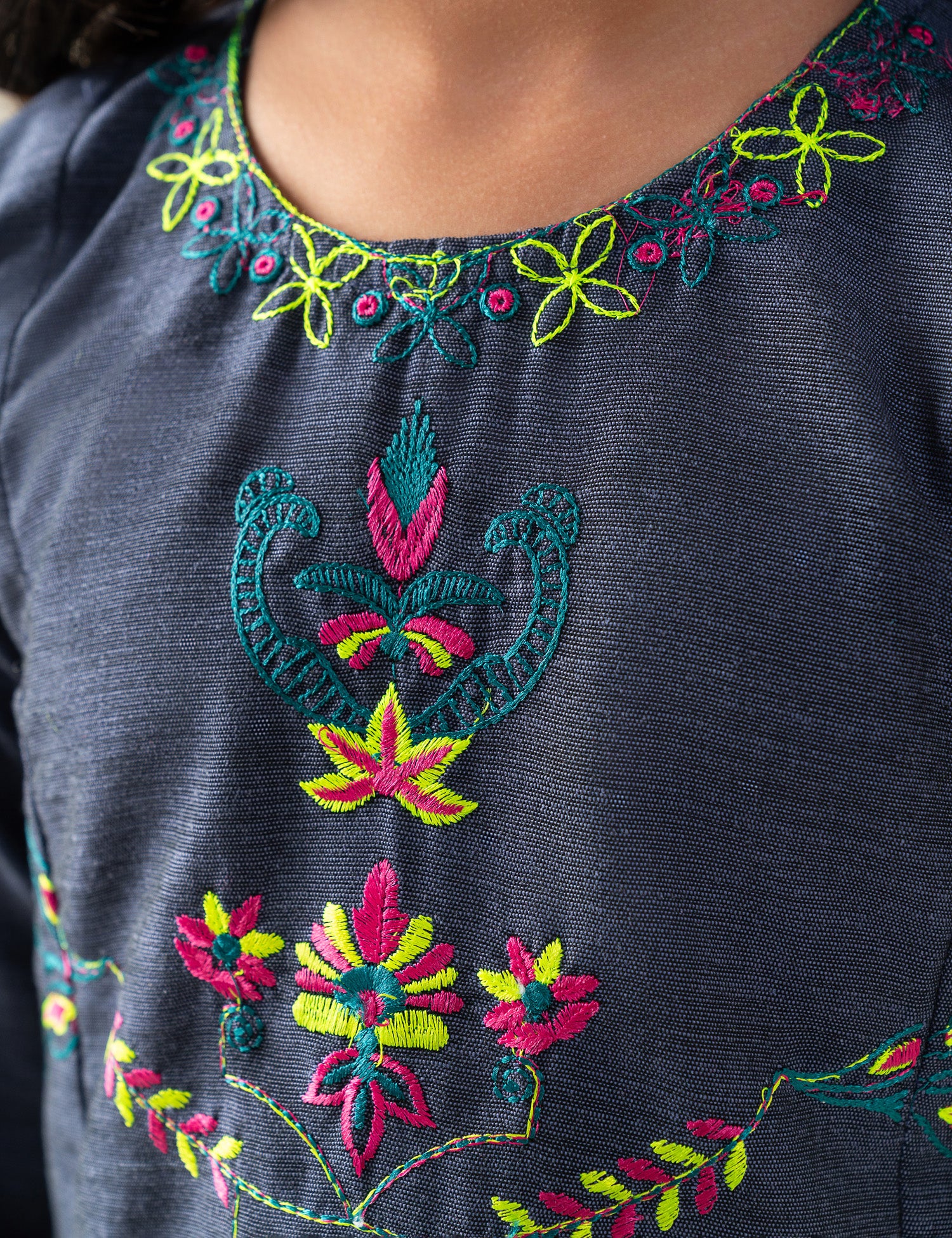 2 PIECE NEON EMBROIDERED SUIT - Image 2