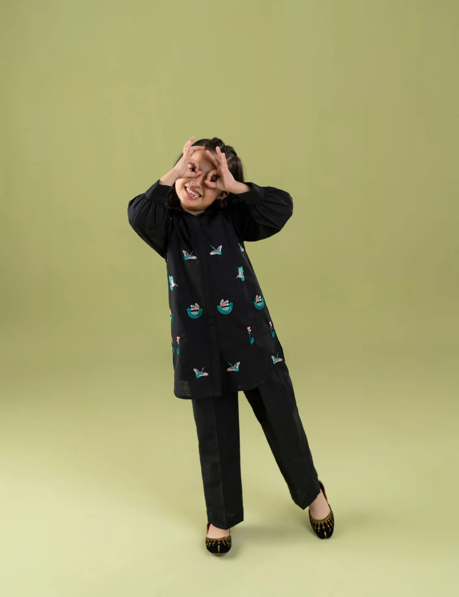 2 PIECE FLORAL EMBROIDERED SUIT - Image 3
