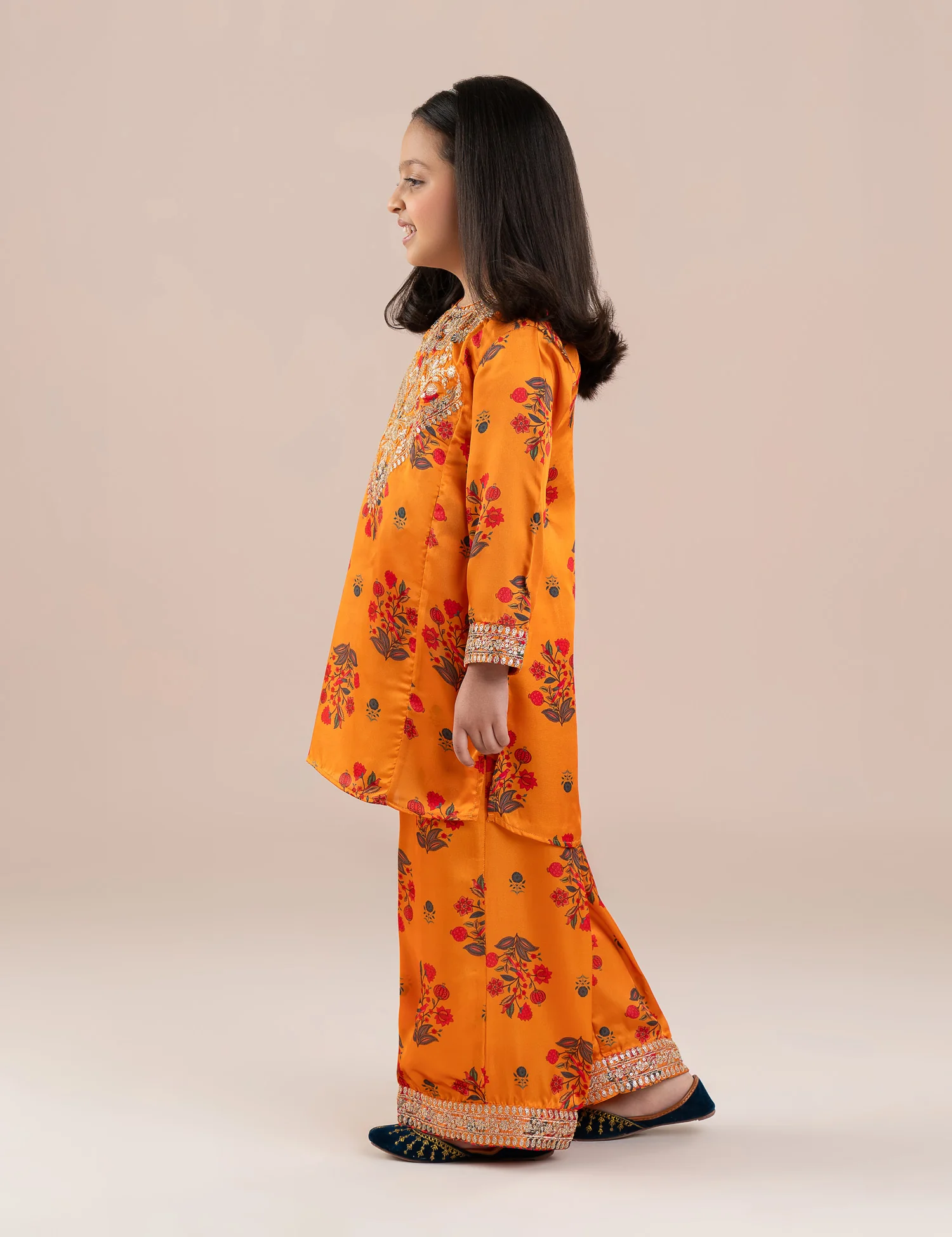 2 PIECE SILK PRINTED EMBROIDERED SUIT - Image 4
