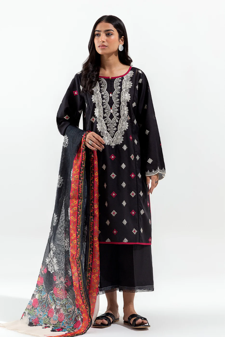 3 PIECE EMBROIDERED LAWN SUIT (PRET) - Image 2