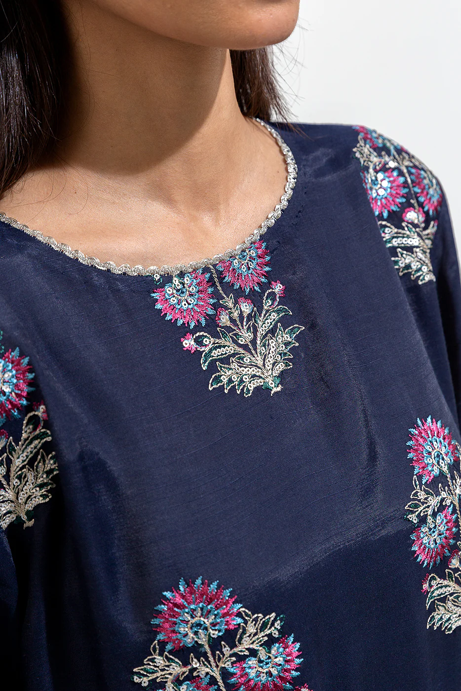 2 PIECE EMBROIDERED SILK SUIT (LUXURY-PRET) - Image 3