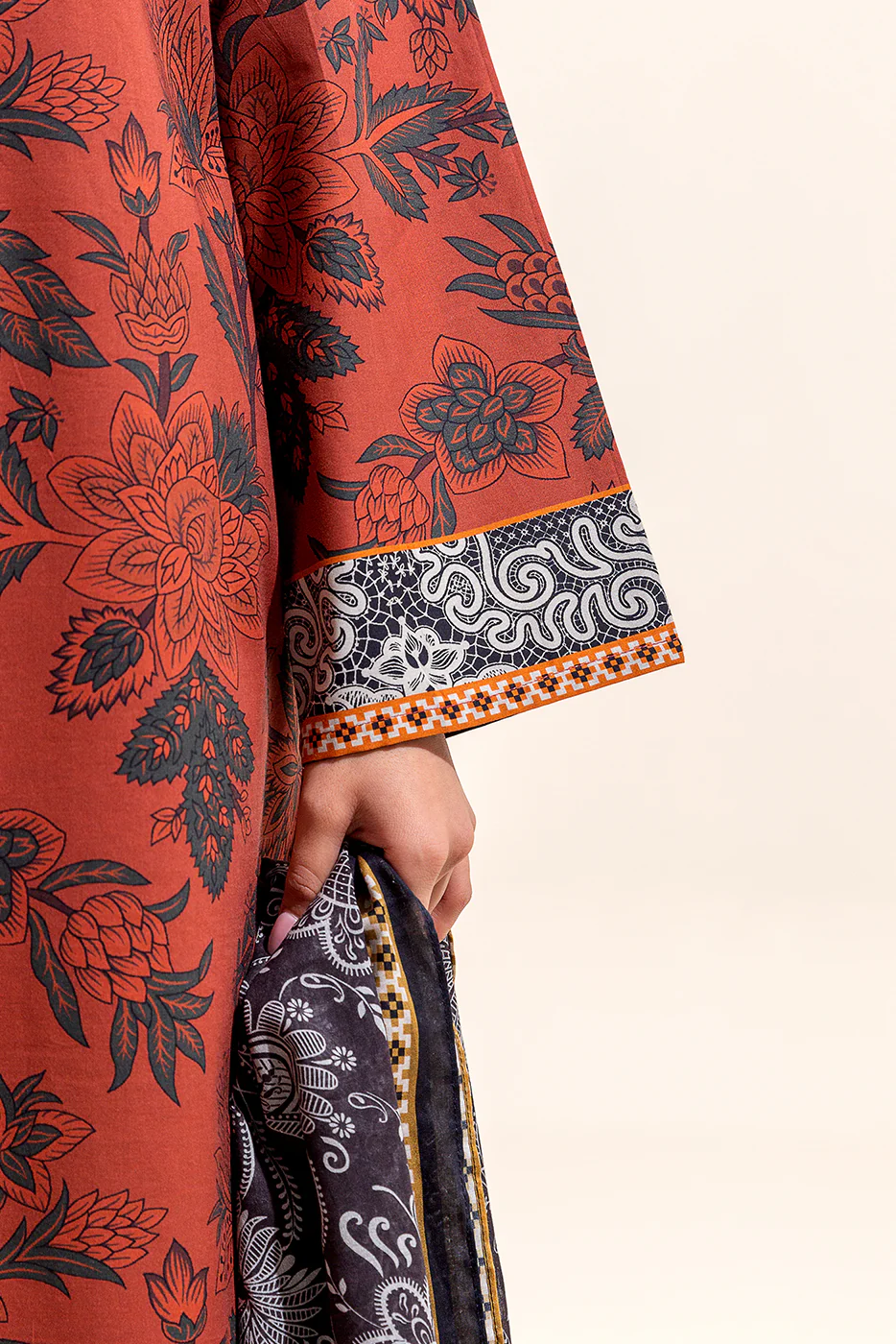 3 PIECE PRINTED LAWN SUIT (UNSTITCHED) - Image 3