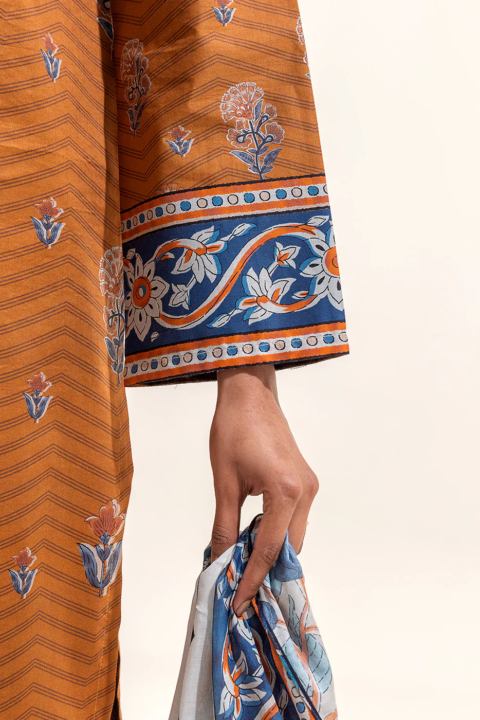 3 PIECE PRINTED LAWN SUIT-GOLDEN AMBER (UNSTITCHED) - Image 3