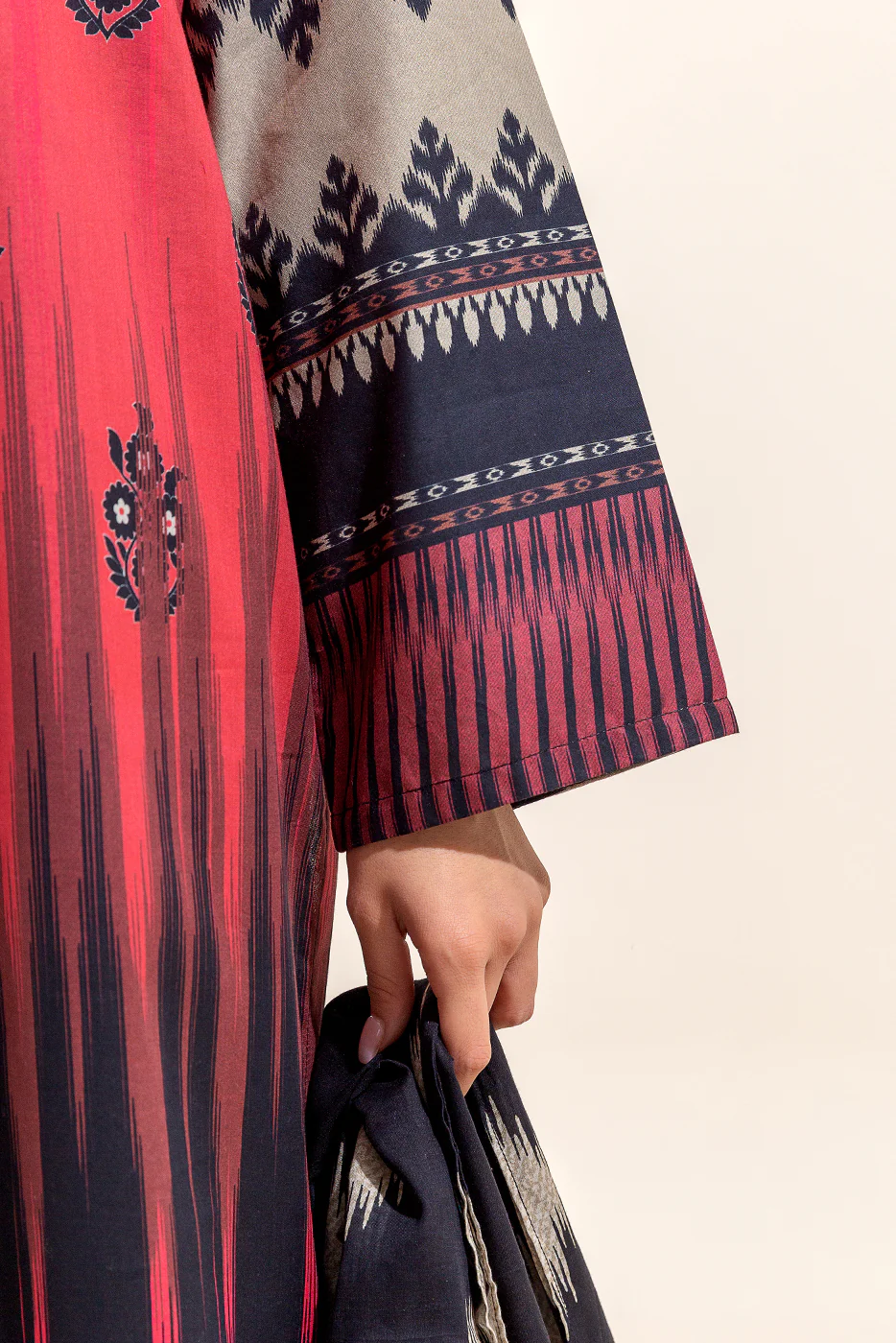 3 PIECE PRINTED LAWN SUIT (UNSTITCHED) - Image 4