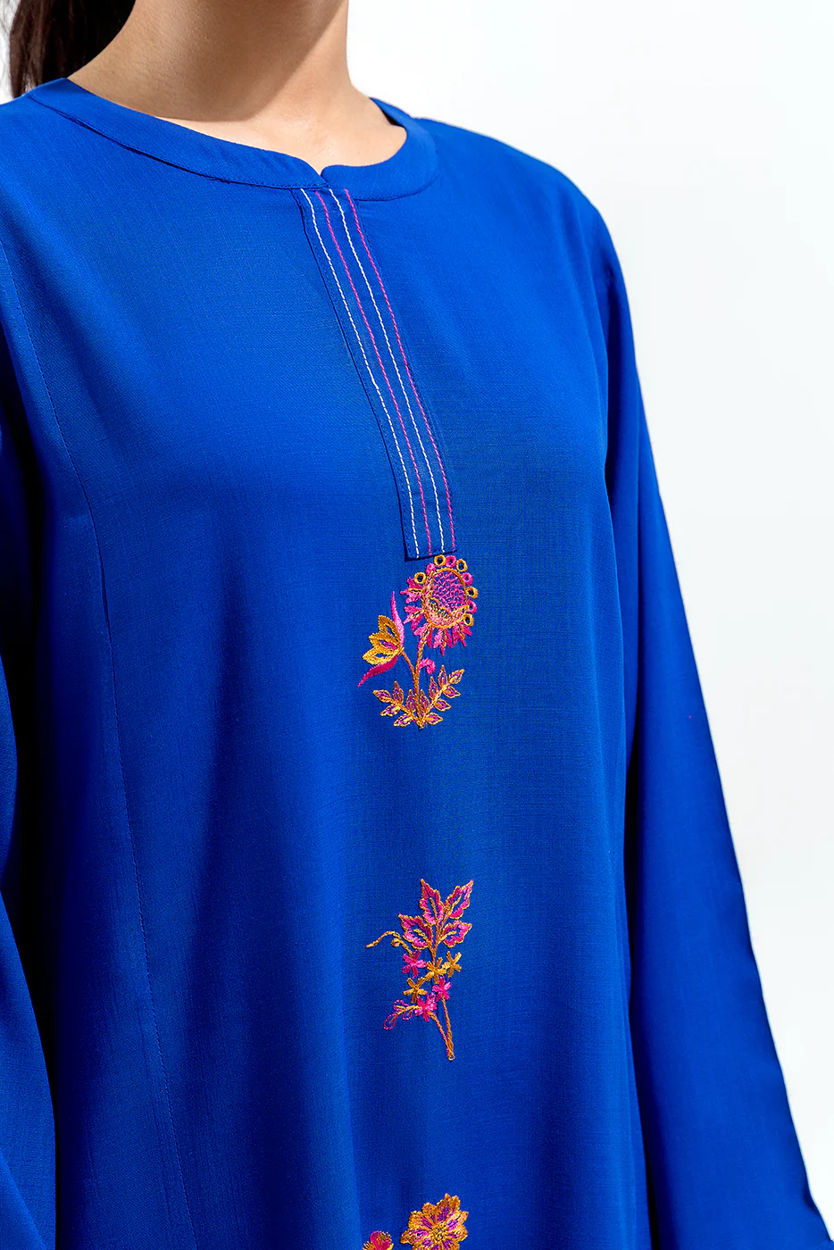 2 PIECE EMBROIDERED SLUB VISCOSE SUIT (PRET) - Image 3