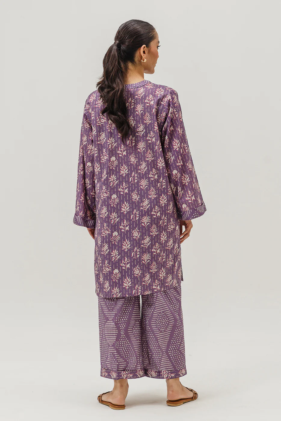 2 PIECE PRINTED LAWN SUIT (PRET) - Image 3