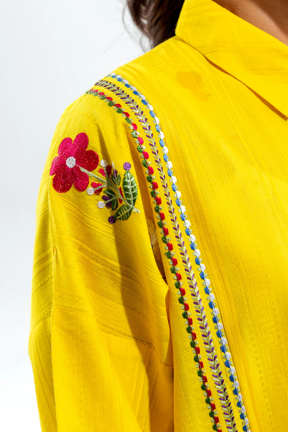 EMBROIDERED FUSION TOP (PRET) - Image 4