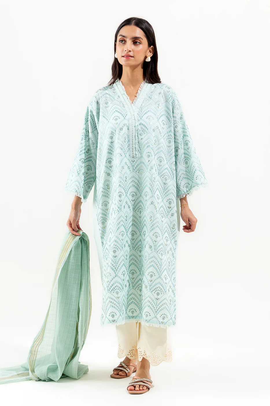 2 PIECE EMBROIDERED LAWN SUIT (LUXURY-PRET) - Image 4