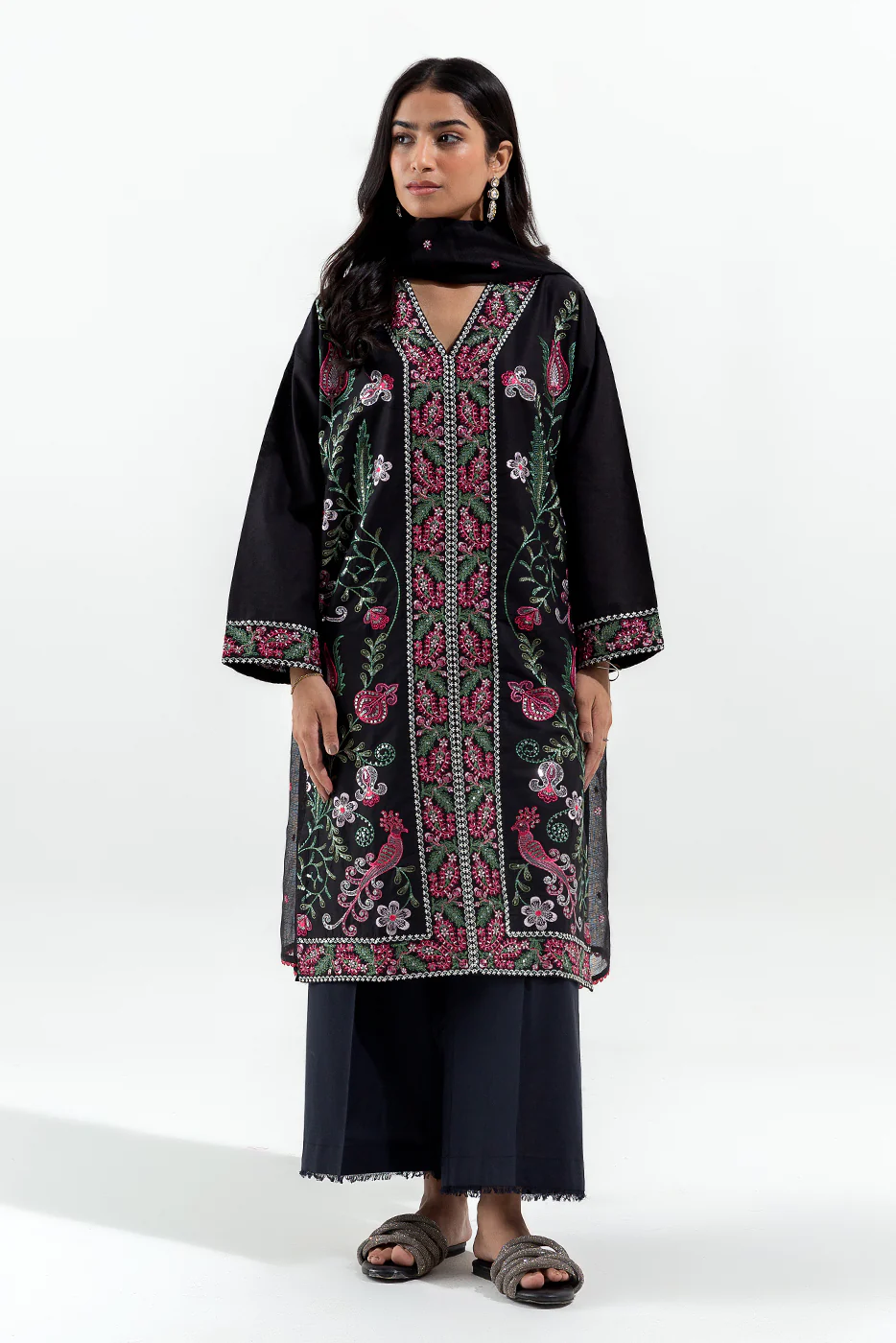 2 PIECE EMBROIDERED LAWN SUIT (LUXURY-PRET) - Image 3