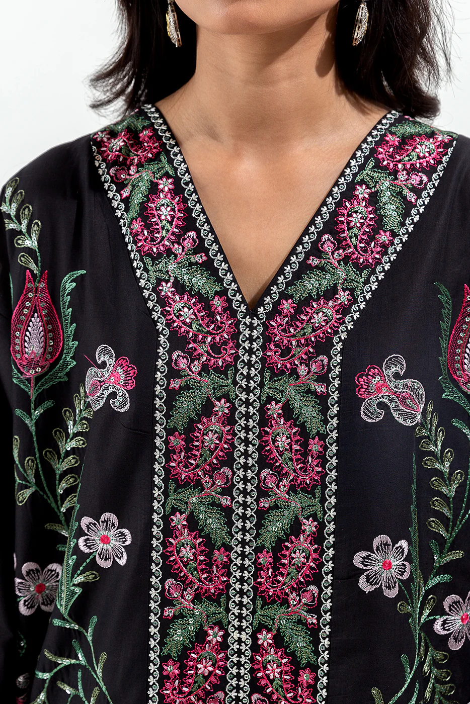 2 PIECE EMBROIDERED LAWN SUIT (LUXURY-PRET) - Image 4