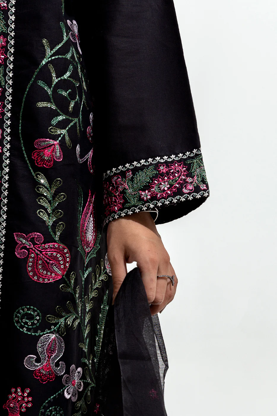 2 PIECE EMBROIDERED LAWN SUIT (LUXURY-PRET) - Image 5