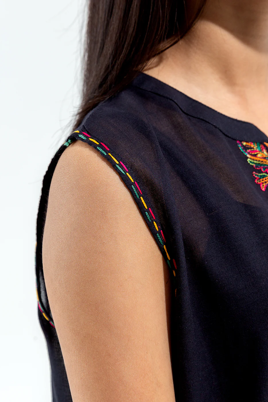 EMBROIDERED LAWN SHIRT (PRET) - Image 4
