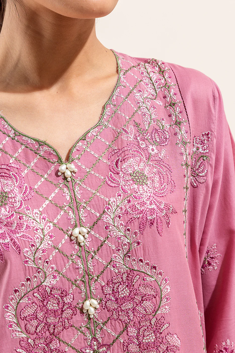 3 PIECE EMBROIDERED LAWN SUIT (UNSTITCHED) - Image 4
