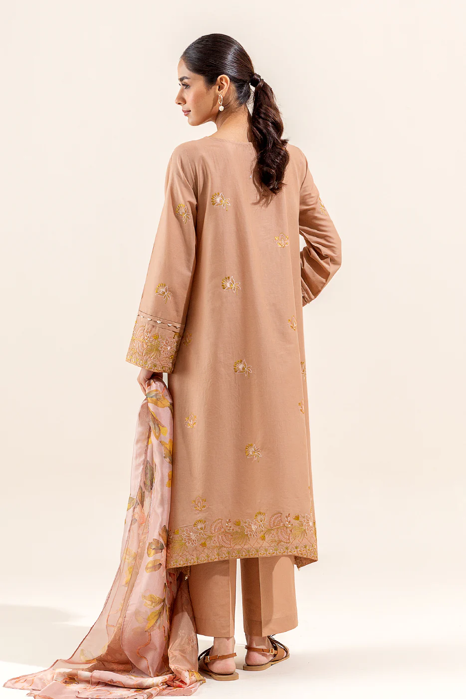 3 PIECE EMBROIDERED LAWN SUIT (UNSTITCHED) - Image 5