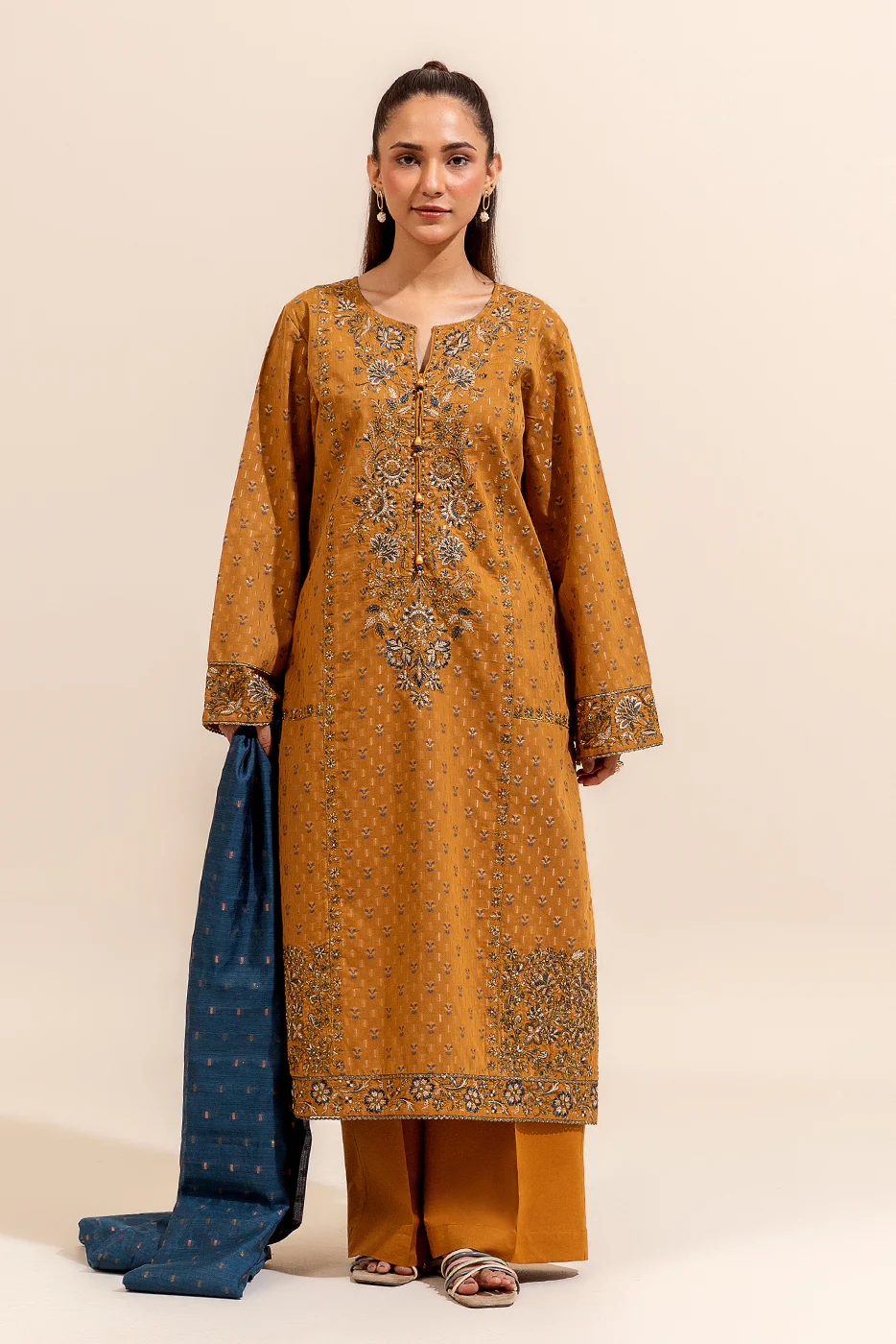 3 PIECE EMBROIDERED JACQUARD SUIT-MEDALLION YALE (UNSTITCHED) - Image 3