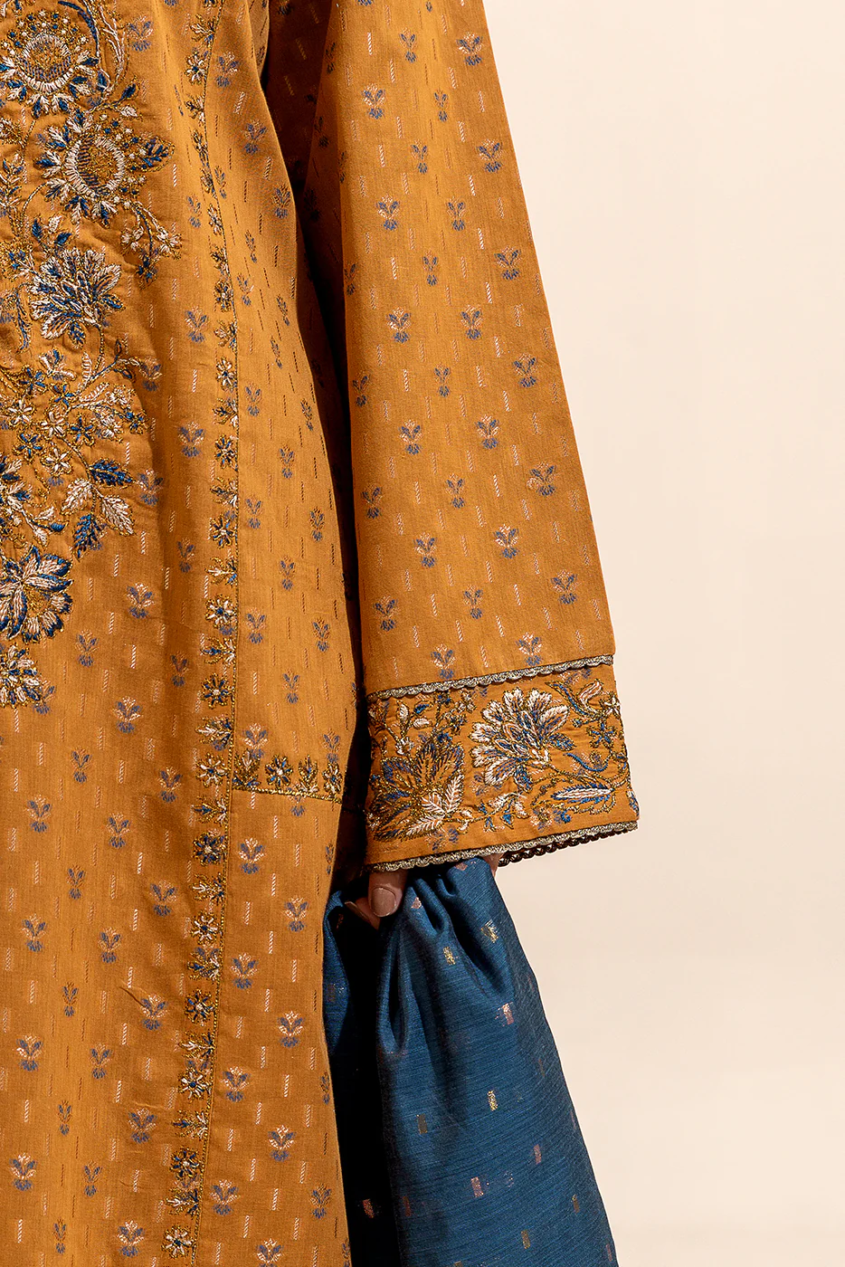 3 PIECE EMBROIDERED JACQUARD SUIT-MEDALLION YALE (UNSTITCHED) - Image 6