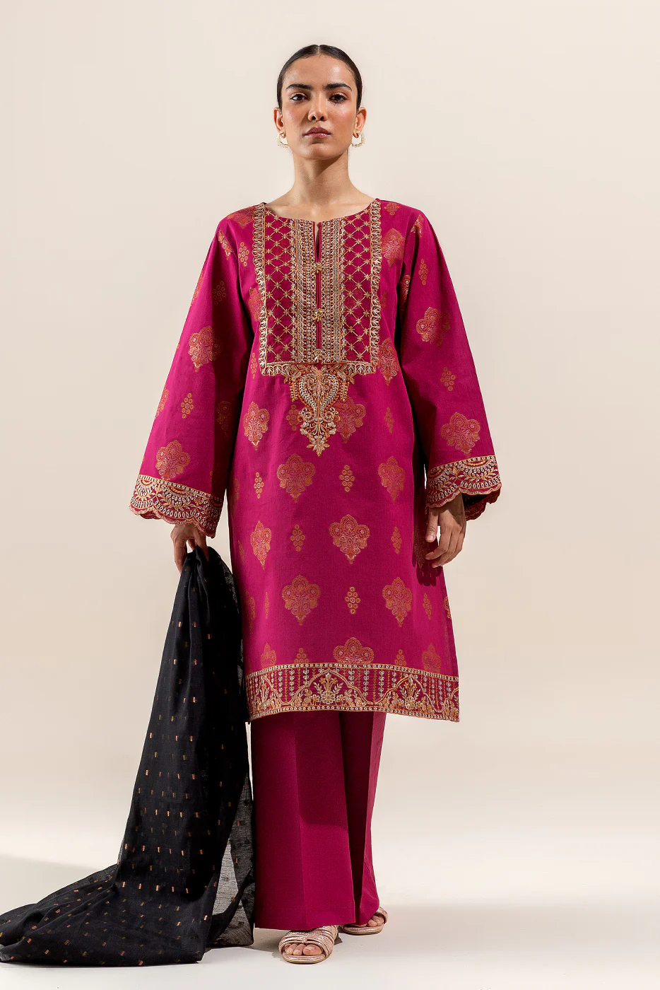 3 PIECE EMBROIDERED JACQUARD SUIT-FUSCHIA GLOOM (UNSTITCHED) - Image 3
