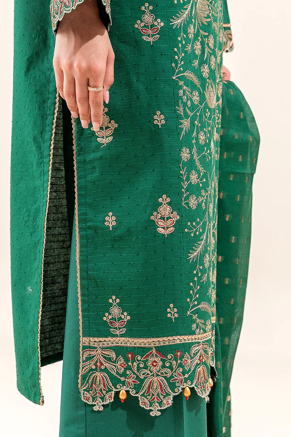 3 PIECE EMBROIDERED JACQUARD SUIT (UNSTITCHED) - Image 3
