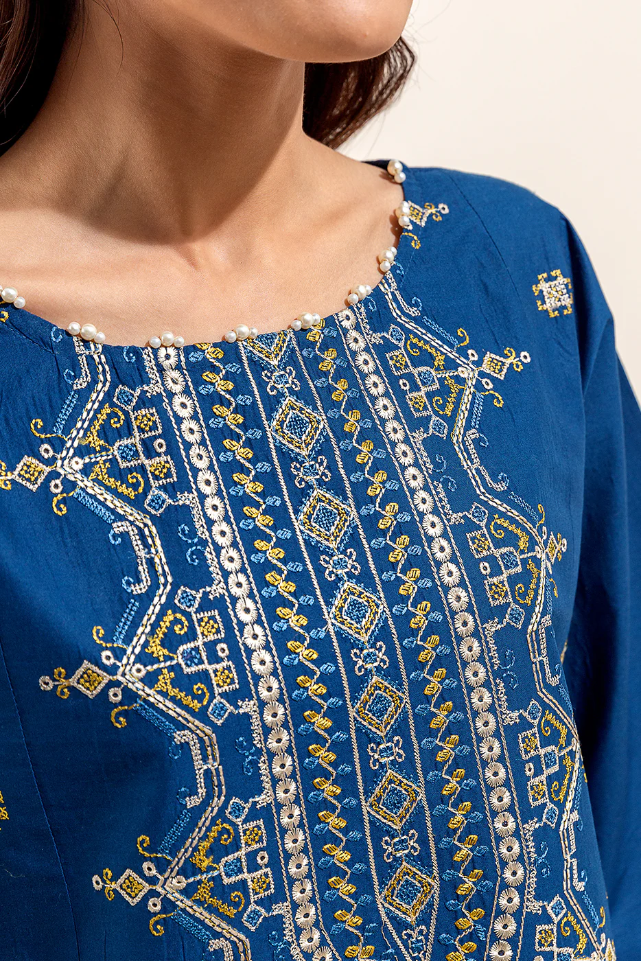 3 PIECE EMBROIDERED LAWN SUIT (UNSTITCHED) - Image 4