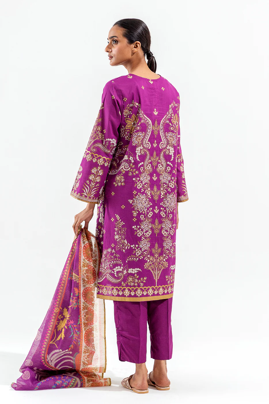 3 PIECE EMBROIDERED LAWN  SUIT (LUXURY PRET) - Image 4