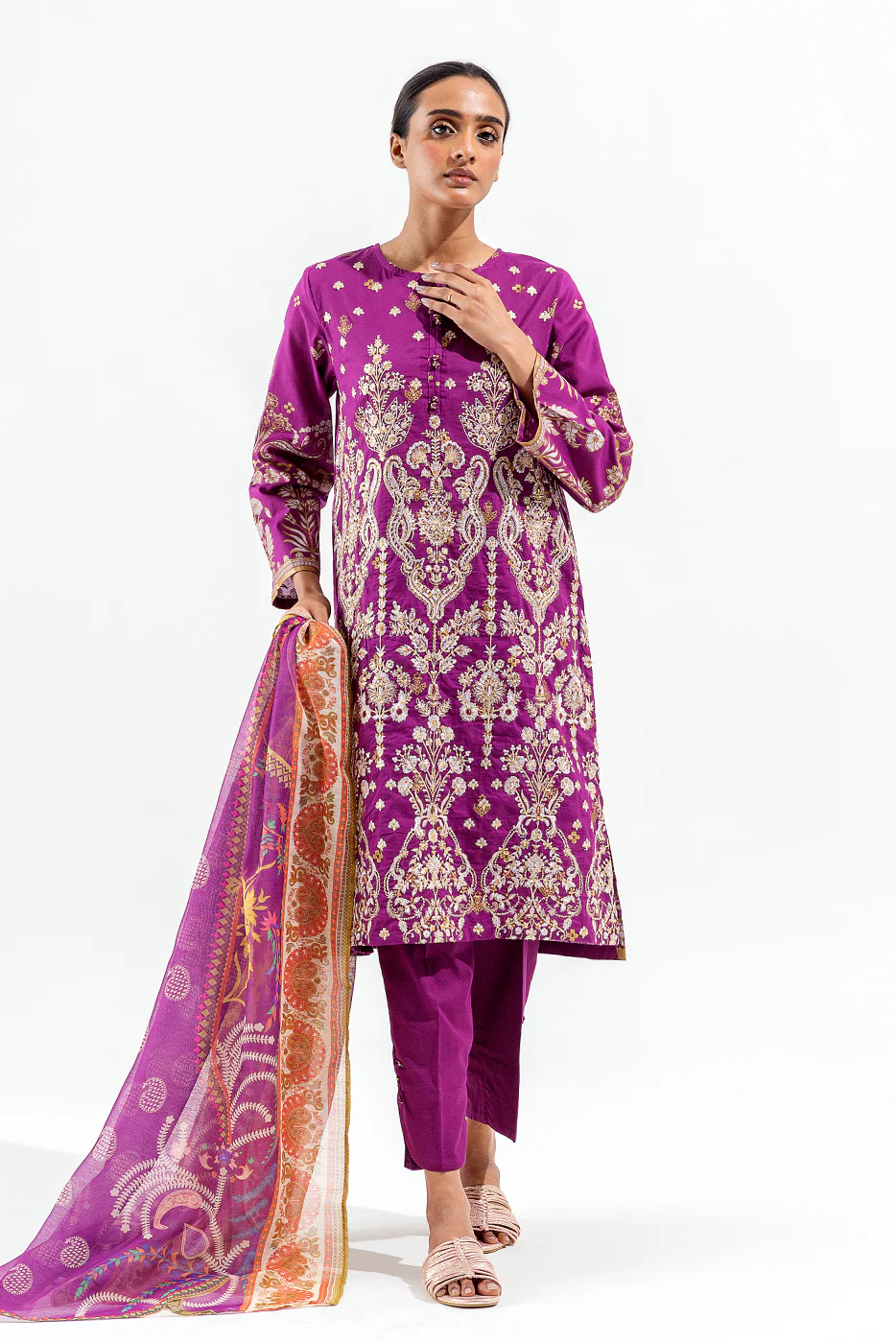 3 PIECE EMBROIDERED LAWN  SUIT (LUXURY PRET) - Image 5