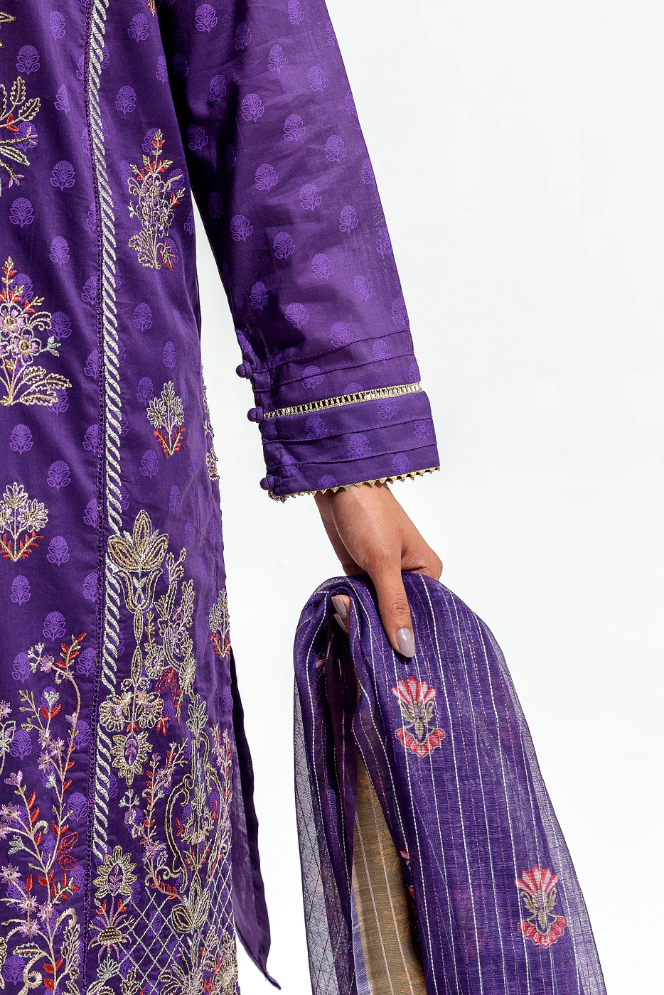 3 PIECE EMBROIDERED LAWN  SUIT (LUXURY PRET) - Image 2