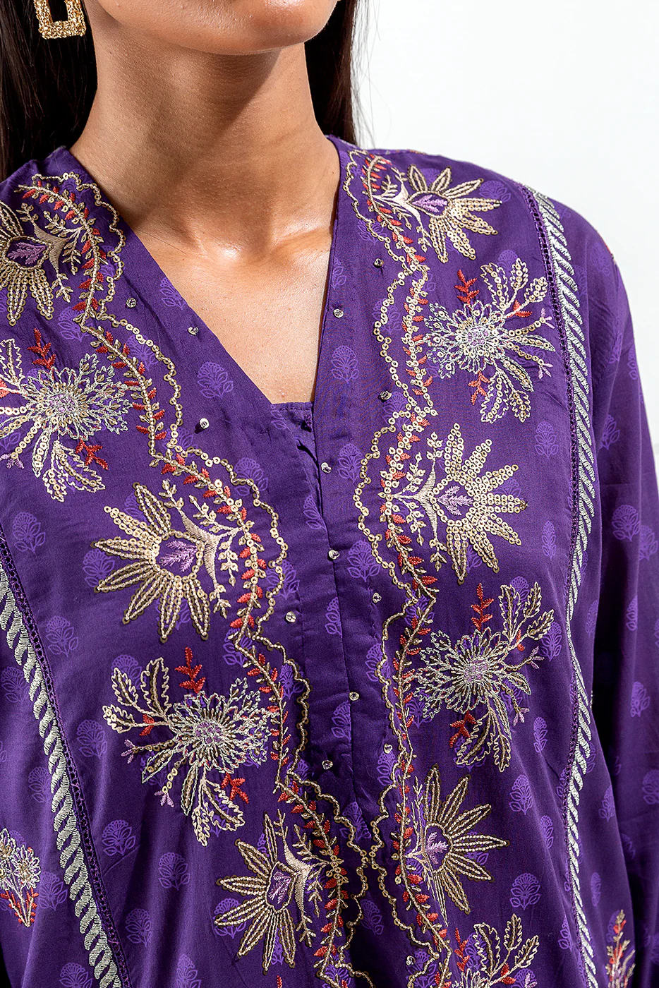 3 PIECE EMBROIDERED LAWN  SUIT (LUXURY PRET) - Image 3