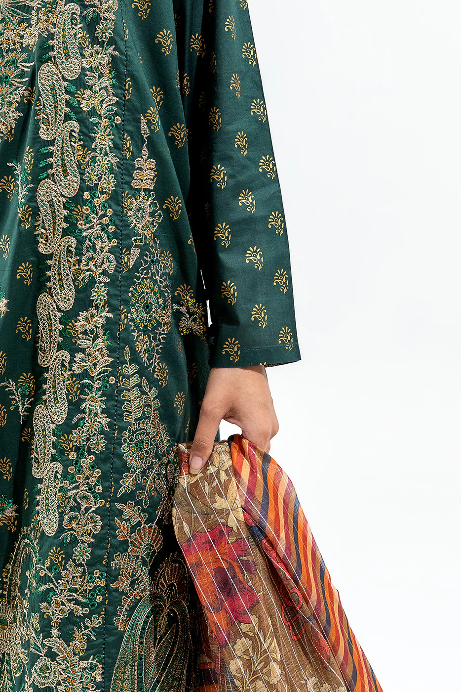 3 PIECE EMBROIDERED LAWN SUIT (LUXURY PRET) - Image 2