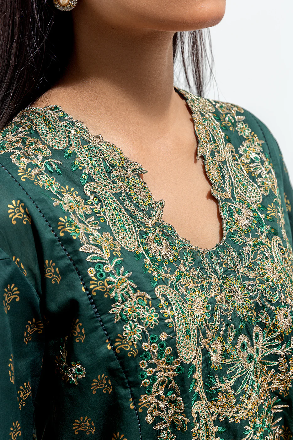 3 PIECE EMBROIDERED LAWN SUIT (LUXURY PRET) - Image 3