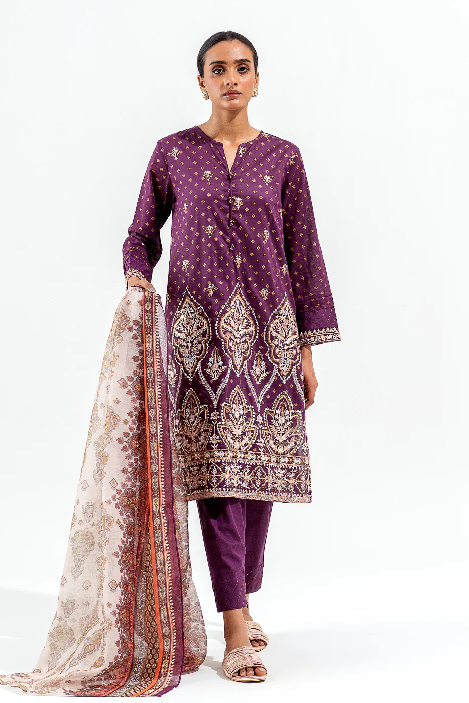 3 PIECE EMBROIDERED LAWN  SUIT (LUXURY PRET) - Image 3