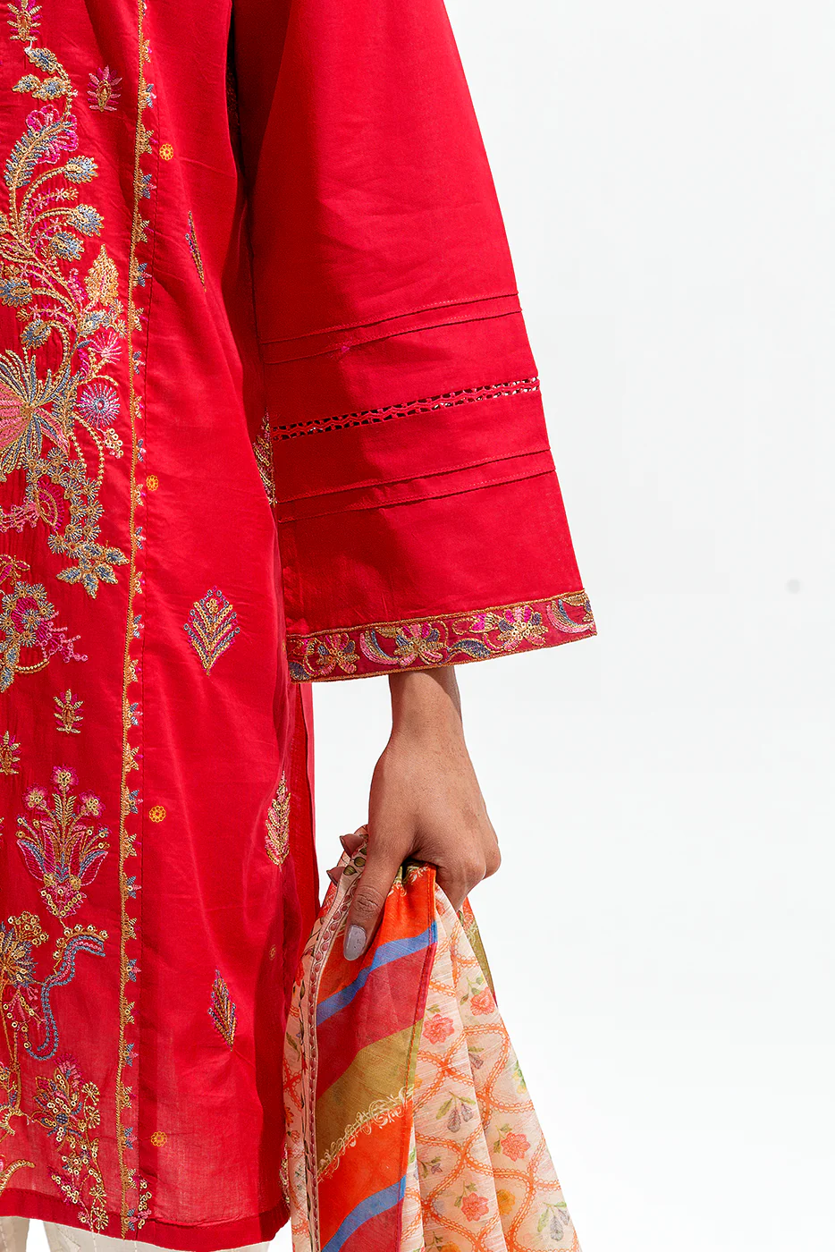 2 PIECE EMBROIDERED LAWN  SUIT (LUXURY PRET) - Image 2