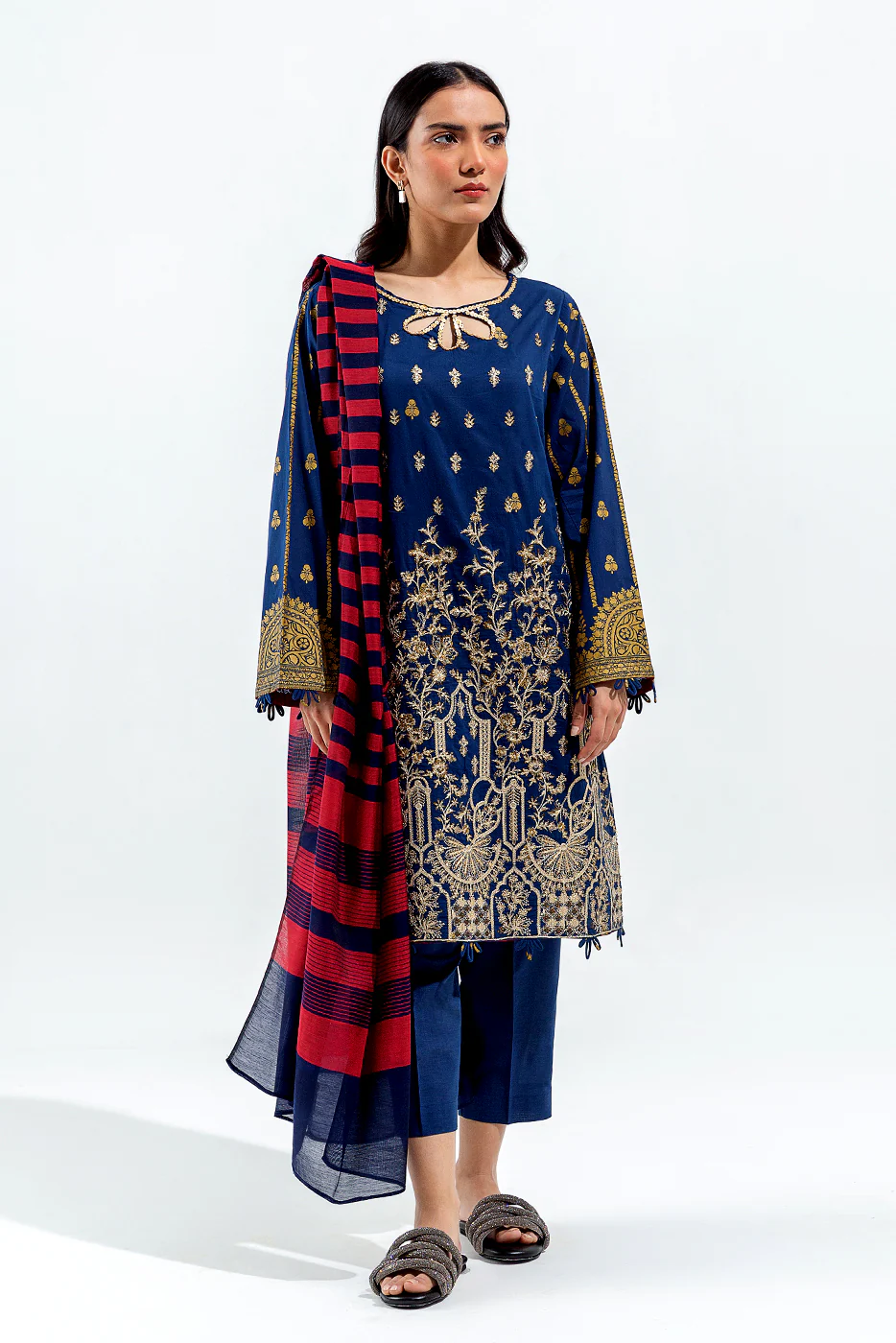 3 PIECE EMBROIDERED LAWN SUIT (LUXURY PRET) - Image 2