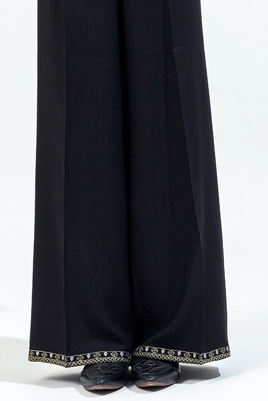2 PIECE EMBROIDERED VISCOSE SUIT (PRET) - Image 7