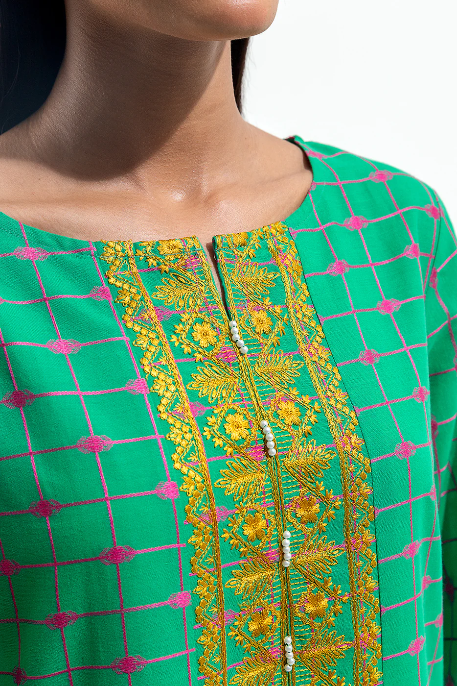 2 PIECE EMBROIDERED YARN DYED SUIT (PRET) - Image 4