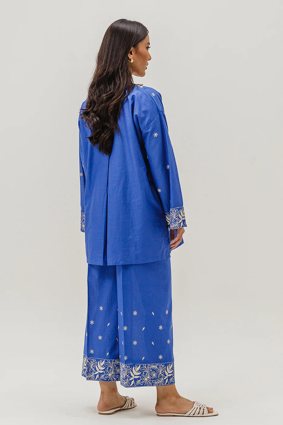 2 PIECE EMBROIDERED LAWN SUIT (PRET) - Image 4