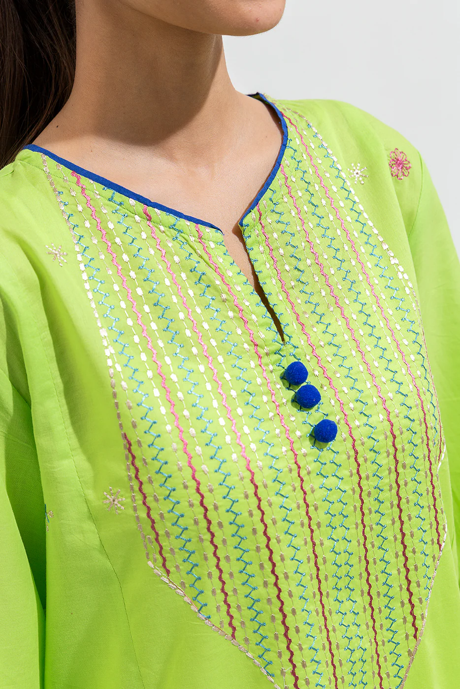 2 PIECE EMBROIDERED LAWN SUIT (PRET) - Image 3